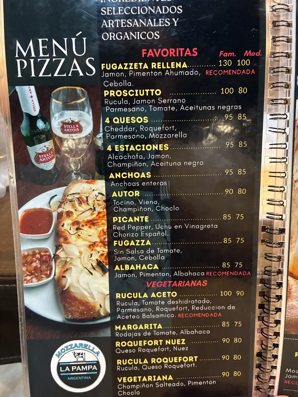 Pizza menu page listing the Favoritas and Vegetarianas, with prices in bolivianos for family and medium sizes